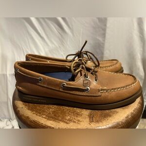 Women’s size 8.5 leather Sperry boat shoes